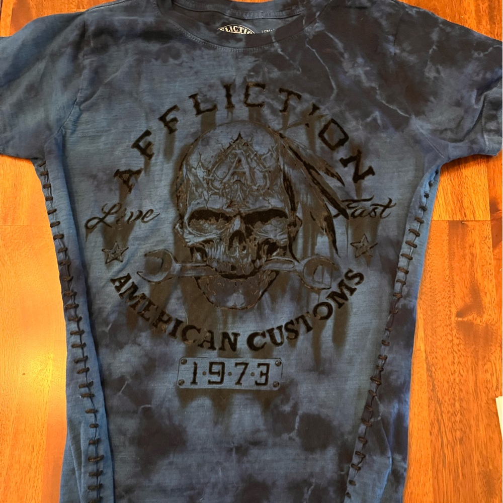 Affliction velvet tee with side stitching men’s medium